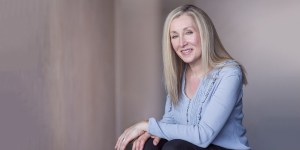 Author Debbie Viggiano photo